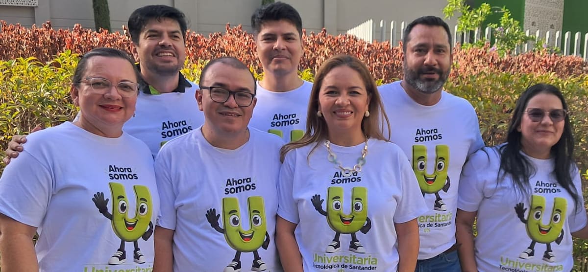Mábel Rocío Díaz, docente del programa de Ingeniería Electrónica; Jhon Linares, docente; Geison Marín, coordinador las UTS; Miguel Julianni, docente; Diana Santos, coordinadora académica de las UTS Virtual; Wilson Angarita, docente; y Nathali Murcia Sepúlveda, docente. (Foto. Euclides Kilô Ardila / VANGUARDIA)