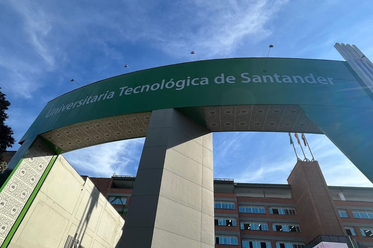 La sede principal de la Universitaria Tecnológica de Santander, UTS, se encuentra en la Ciudadela, en la denominada Calle de los Estudiantes.