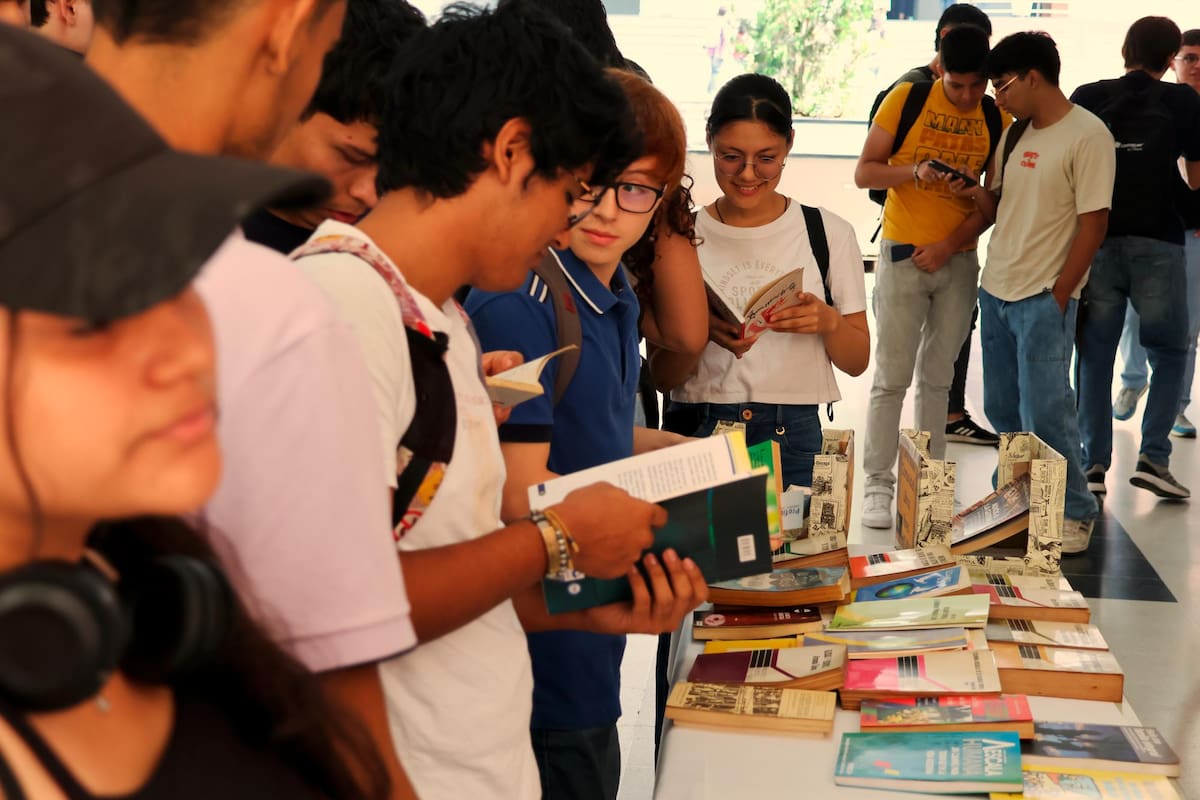La jornada del ‘Librotón 2026’ se cumple en el primer piso de la sede principal de las UTS.