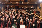 Los aplausos que estaban pendientes: cerca de 300 egresados regresaron a la UTS para recibir de nuevo sus títulos profesionales