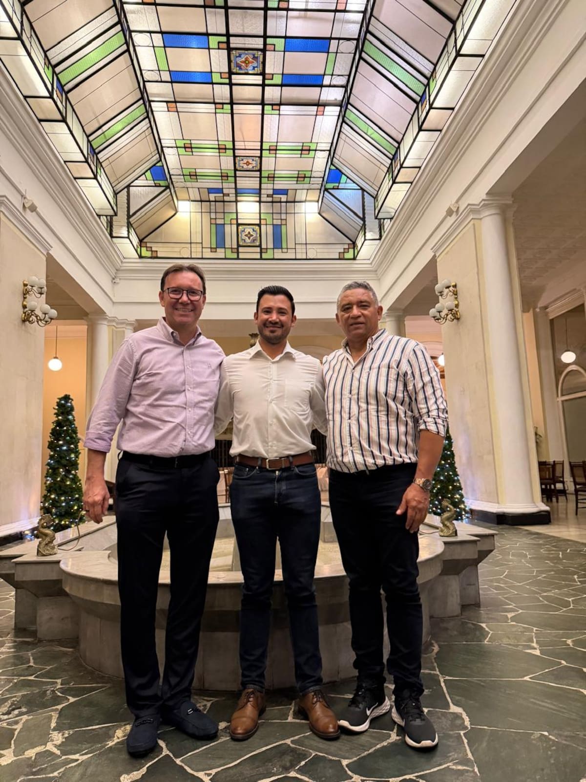 Omar Lengerke Pérez, rector de las UTS; Rubén Darío Moreno, delegado del Ministerio de Educación Nacional ante el Consejo Directivo de las UTS; y Luis Alfonso Pérez. rector del Infotep.