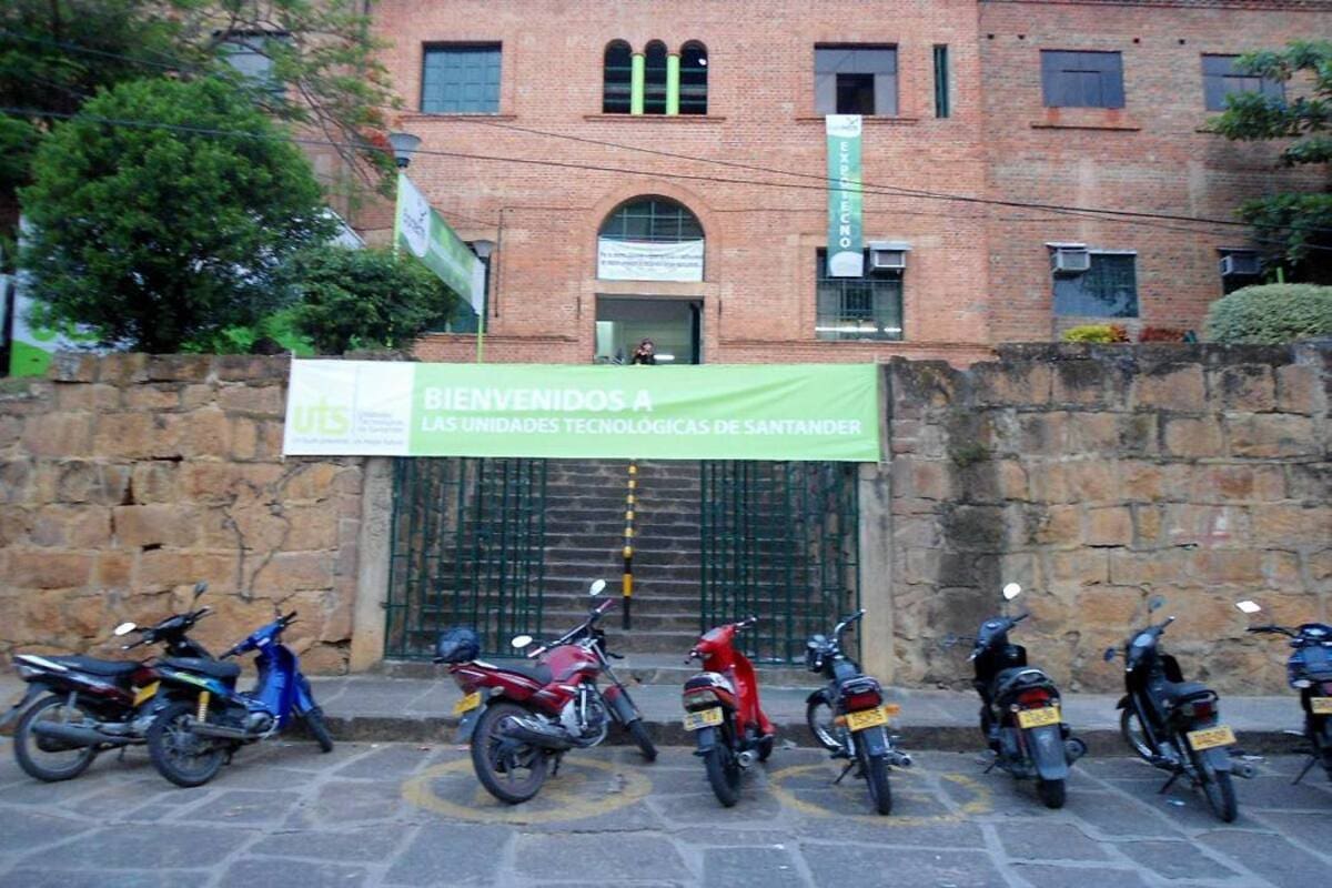 Hace casi una década las UTS dejaron de ofrecer programas presenciales en San Gil, luego de un largo periodo usando infraestructuras de otras entidades o instituciones.
