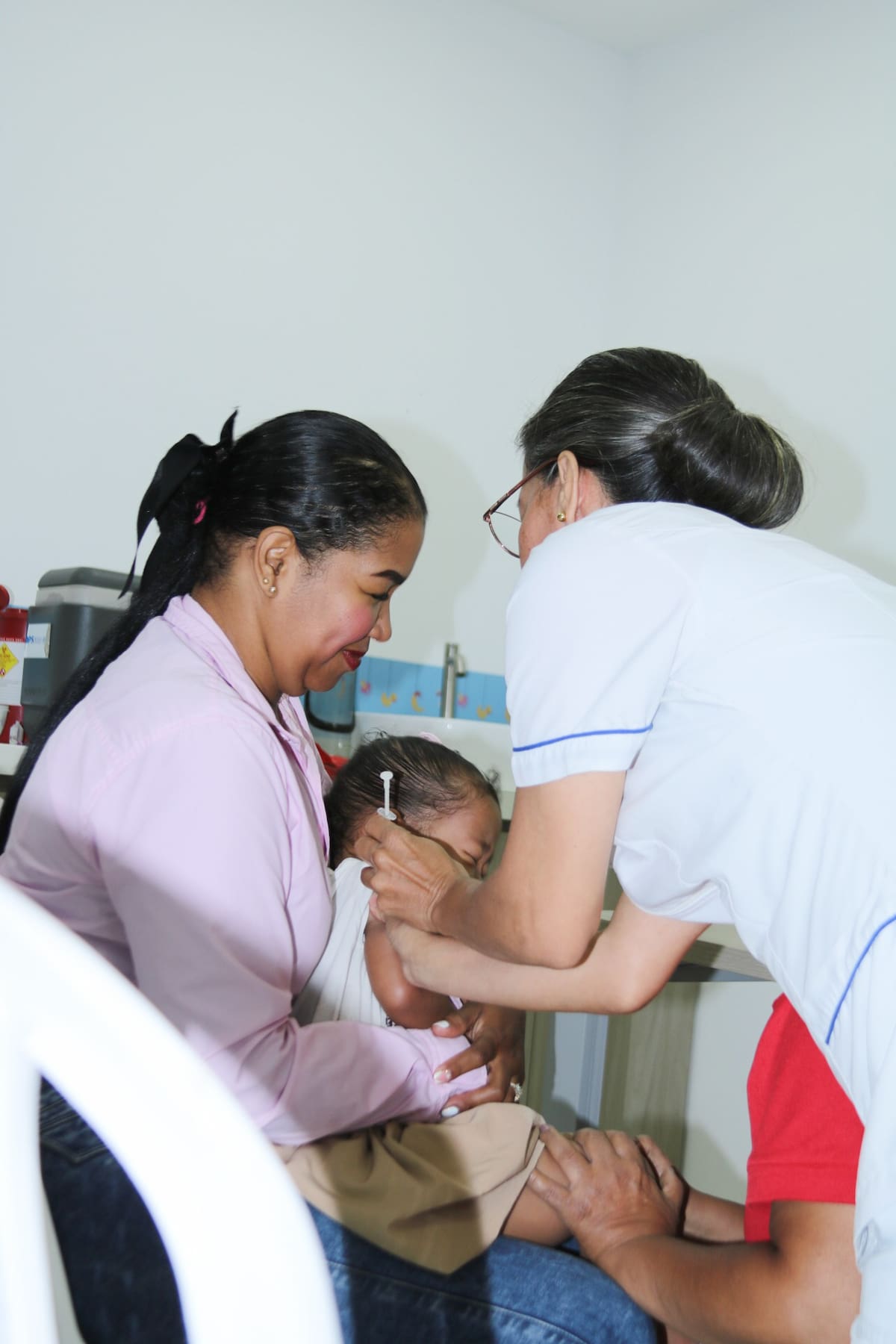 Los equipos de vacunación atenderán en puntos habilitados y visitarán barrios de Barrancabermeja para revisar los esquemas y aplicar las dosis pendientes.
Sumario