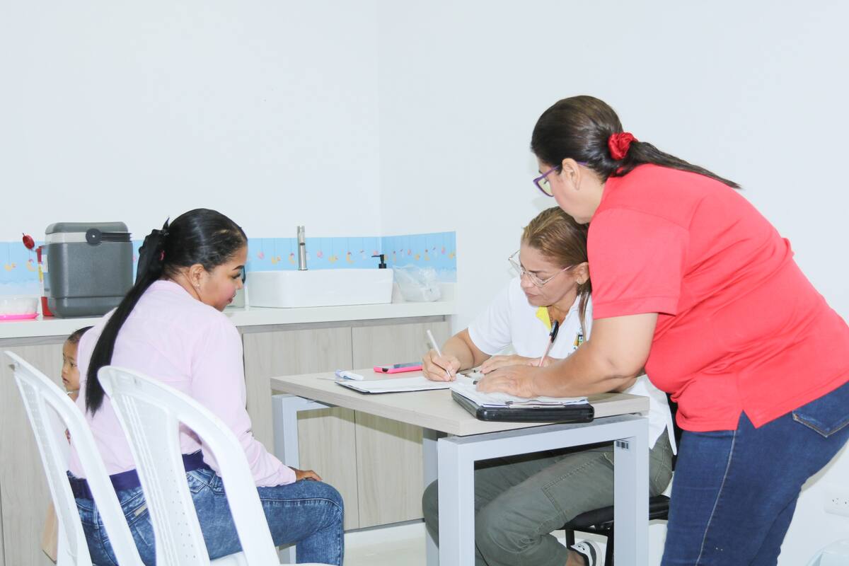 Los equipos de vacunación atenderán en puntos habilitados y visitarán barrios de Barrancabermeja para revisar los esquemas y aplicar las dosis pendientes.
Sumario