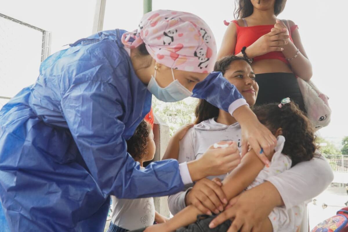 Vacunas sin costo contra enfermedades como poliomielitis, varicela, sarampión/rubeola, VPH y más se aplican sin costo en los centros de salud que administra el Isabu. (Fotos: suministradas / VANGUARDIA)