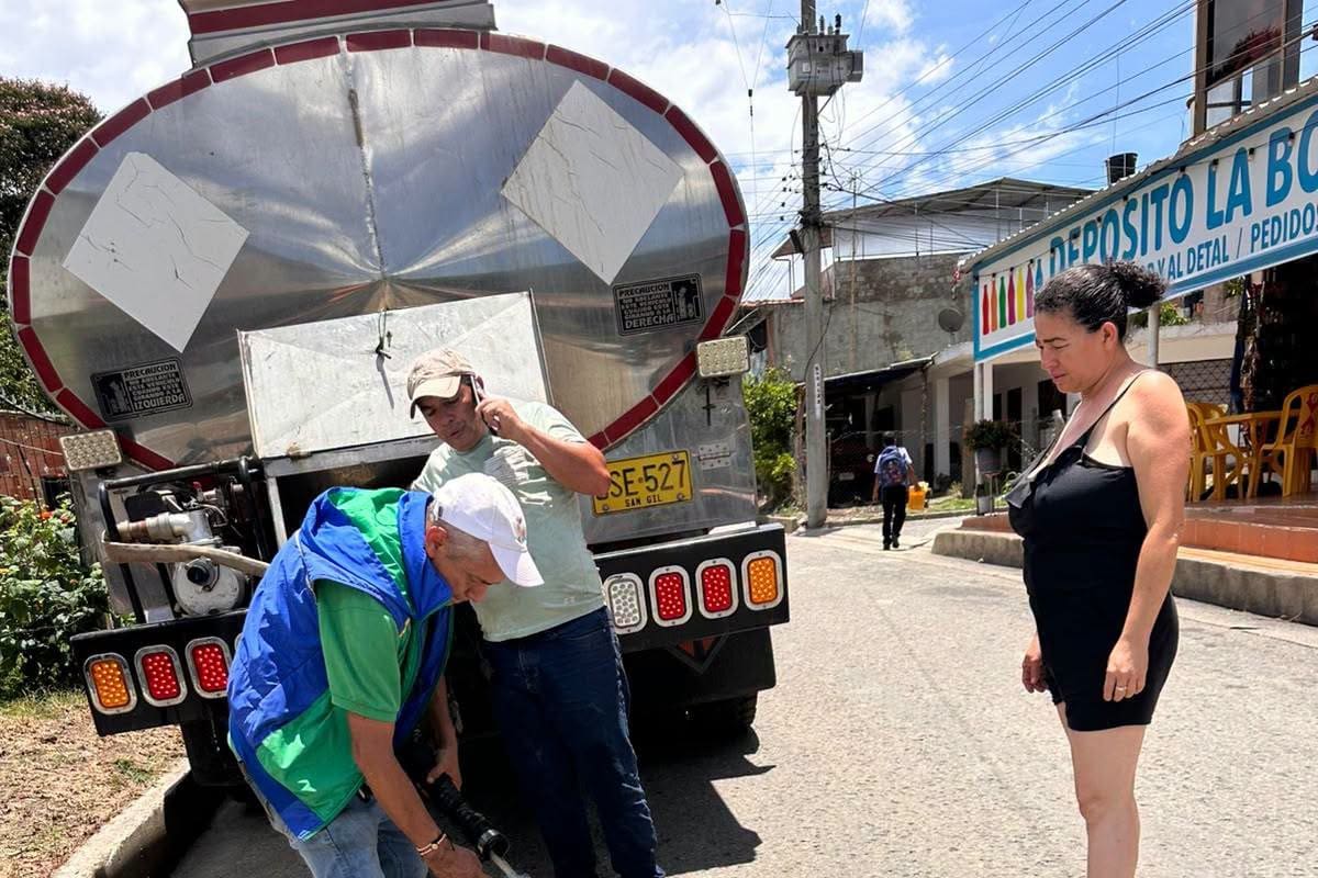 Comunidad denuncia estar sin servicio desde hace dos semanas.