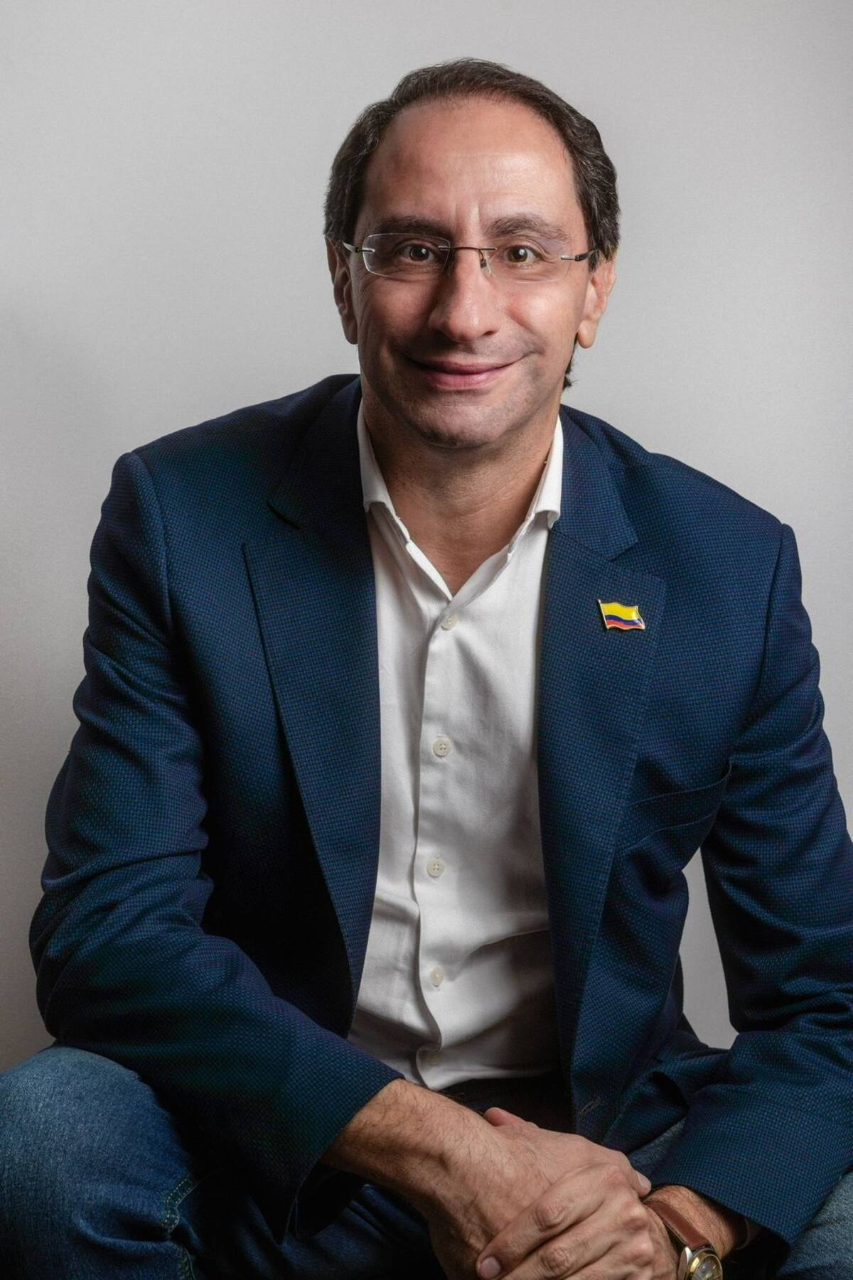 El economista José Manuel Restrepo Abondano, fórmula vicepresidencial del candidato Abelardo De La Espriella para las elecciones presidenciales, afirmó que es necesario ordenar las finanzas públicas, reducir el tamaño del Estado y facilitar la formalización empresarial. Estos son algunas de las propuestas de la agenda económica de cara a las elecciones presidenciales.