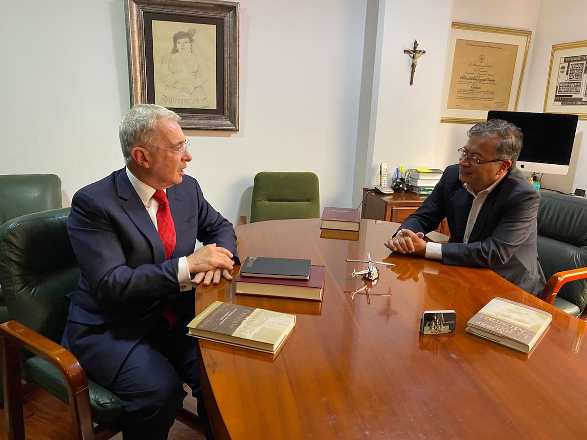 “Vamos juntos a declarar ante la JEP” Presidente Petro a Uribe. | Foto: Colprensa.