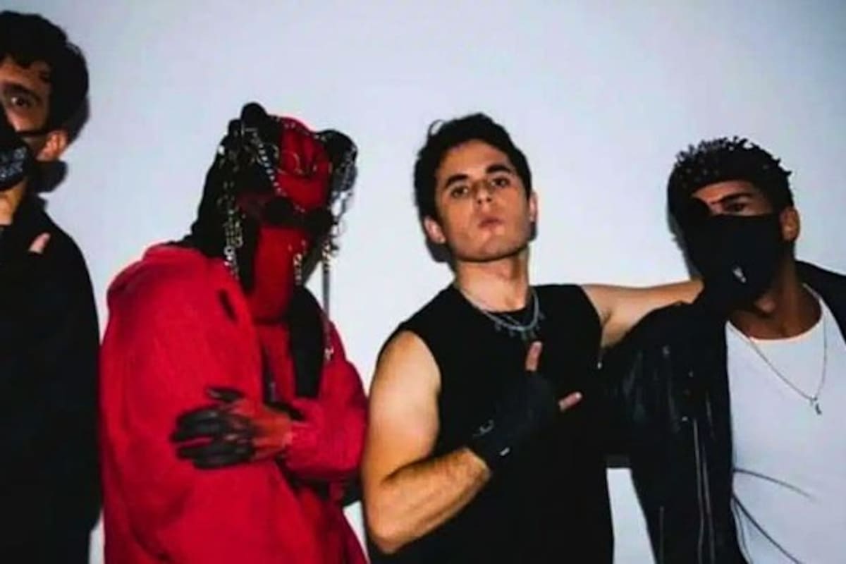 Los cuatro integrantes de la banda venezolana de heavy metal Van Der Dijs fueron encontrados sin vida tras el terremoto que azotó a Venezuela el pasado 24 de junio. Los músicos ensayaban en un edificio que colapsó durante los sismos.
