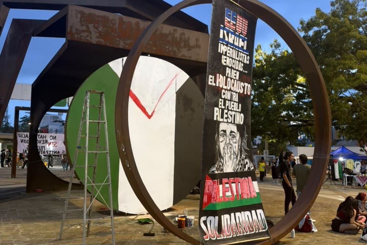 El monumento afectado se ubica en la zona de ingreso principal al campus central de la UIS, en Bucaramanga. (Imágenes: suministradas / VANGUARDIA)
