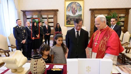 Nueva polémica: Vanessa Cortés, pareja sentimental de Petro, estuvo en la comitiva en el Vaticano