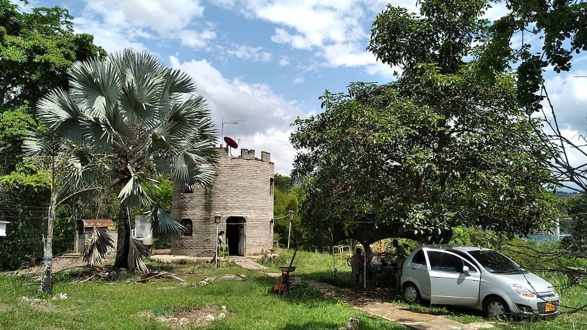 En el sector rural de Girón, Domingo Cáceres construyó su refugio, en donde pasó sus últimas décadas.