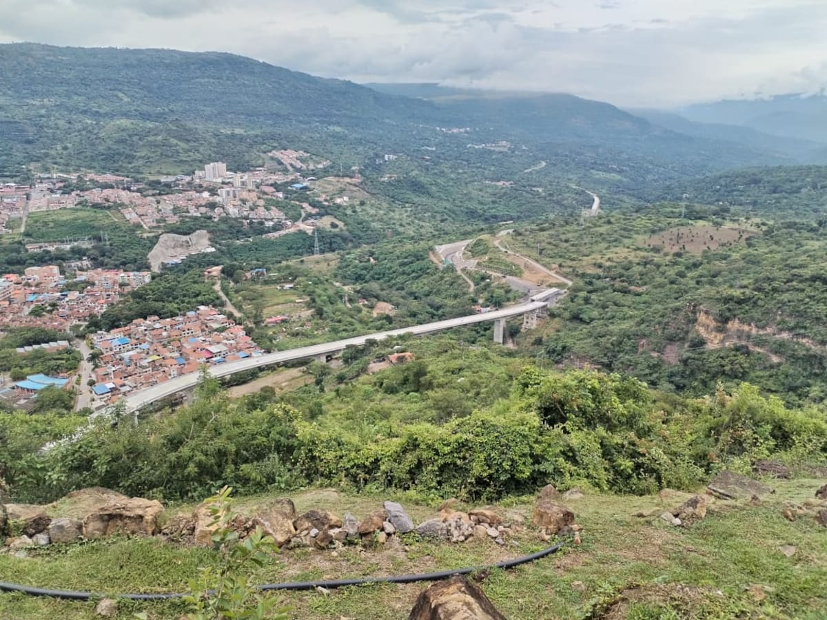 Variante de San Gil es una de las obras proyectadas para construirse con el convenio Vías de los Comuneros (Archivo/VANGUARDIA)