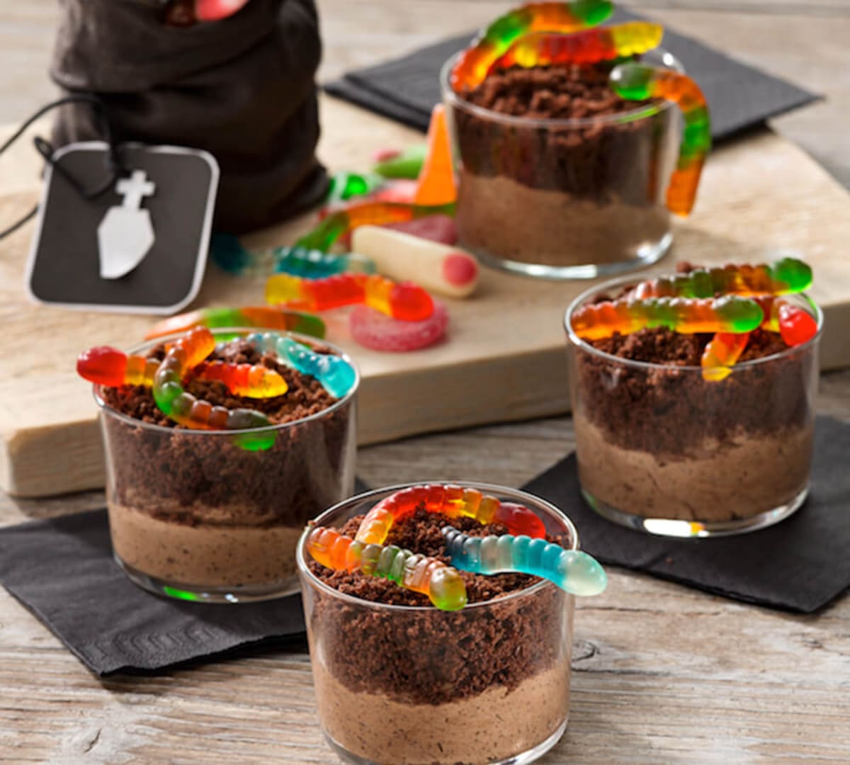 No necesita grandes preparativos para disfrutar Halloween en casa. Con ingredientes fáciles de conseguir y recetas que se preparan en 10 a 25 minutos, puede organizar un plan familiar lleno de creatividad, sabores y personajes divertidos para compartir con amigos.