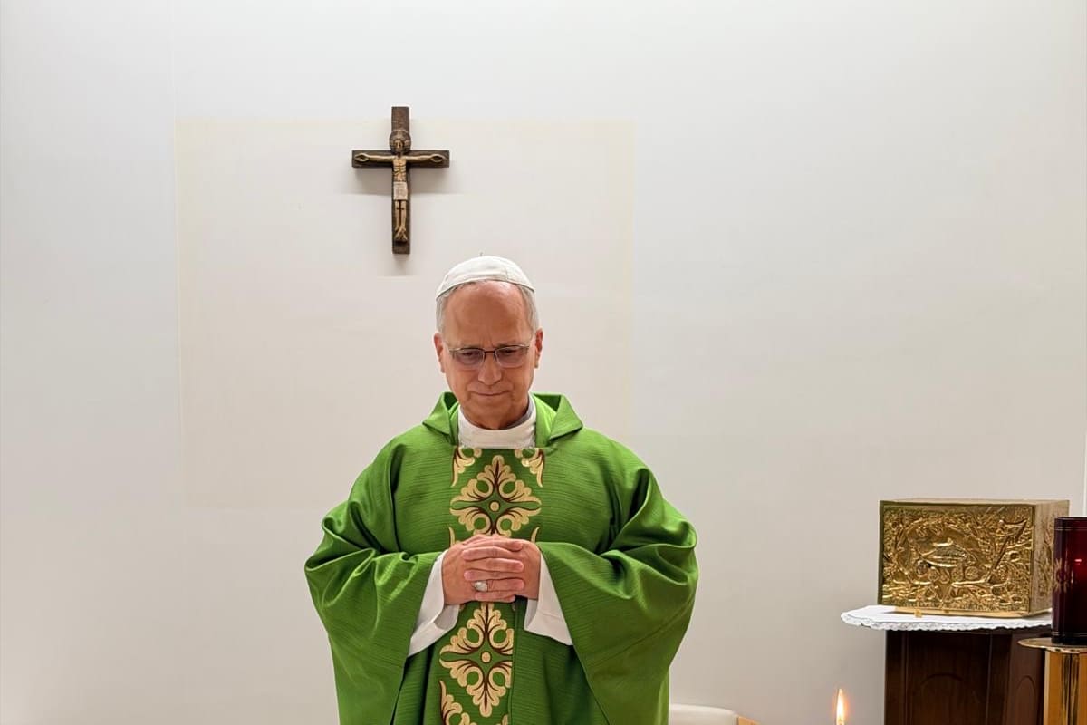 Revelan la primera imagen del papa León XIV tras cirugía por cáncer y entregan nuevo parte médico