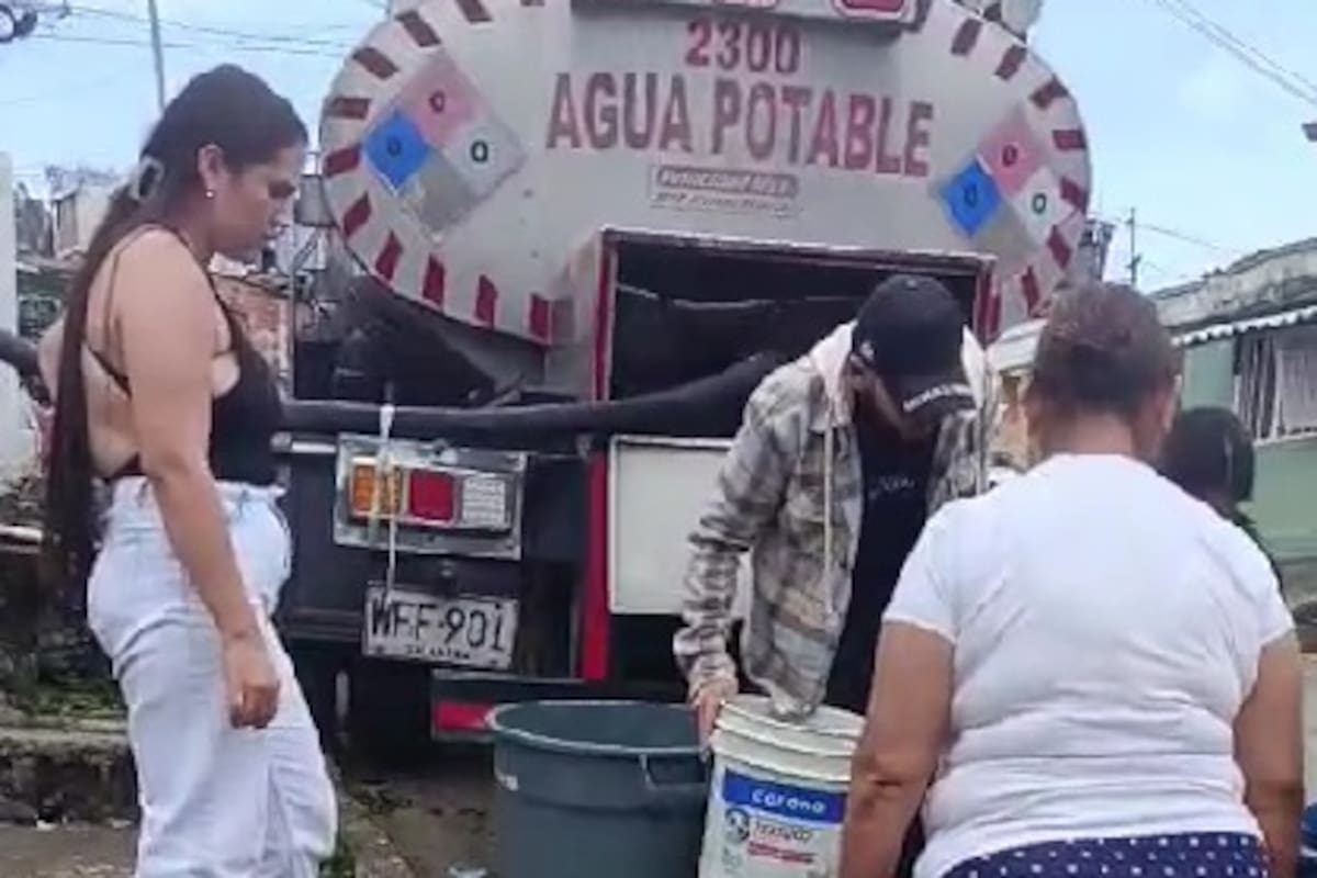 Habitantes del Barrio Santander volvieron a recibir agua despues de 22 días, con un líquido que gestionó la comunidad.