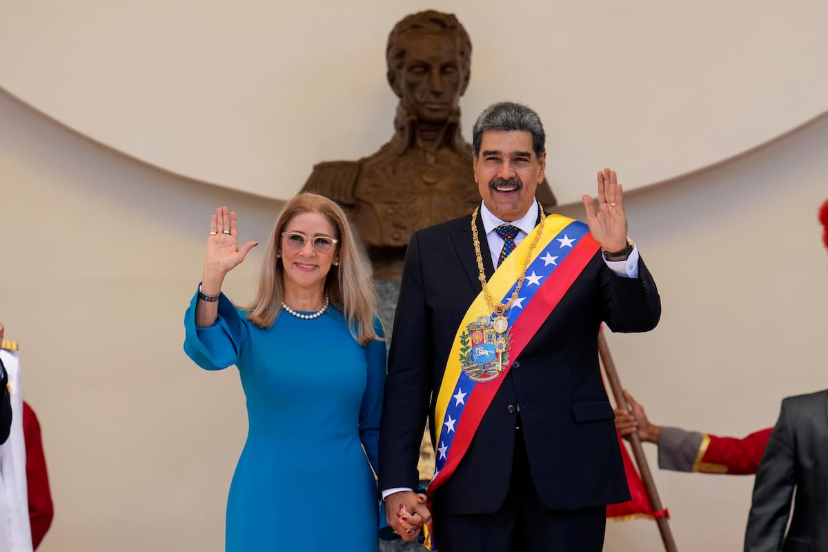 Cilia Flores, junto a su esposo, el expresidente de Venezuela, Nicolás Maduro. // Foto: AP Photo/Ariana Cubillos, File