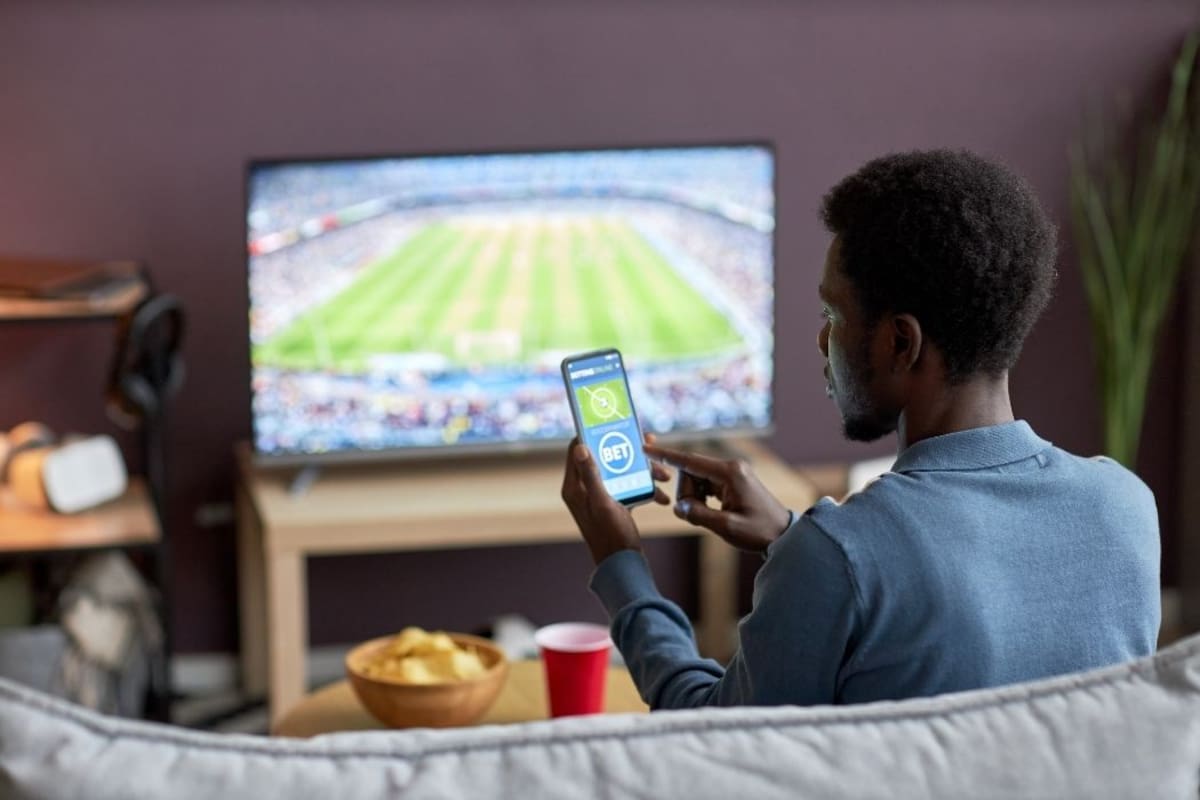 Ver la Copa Mundial en apps piratas podría costarle sus datos y su dinero. | Foto: Canva / Vanguardia