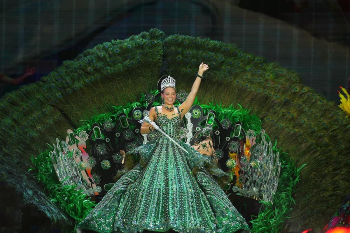 'Raíz Viva' el vestido confeccionado por Alfredo Barraza que lució Michelle Char Fernández en su coronación como reina del Carnaval de Barraquilla 2026.//Cortesía Carnaval de Barranquilla.