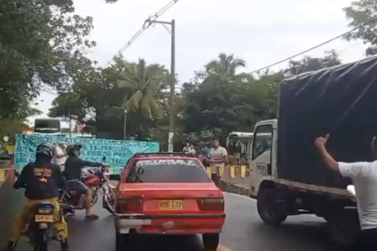 Vía Barrancabermeja - Puerto Salgar tiene cierres por bloqueo | Foto Tomada de Video