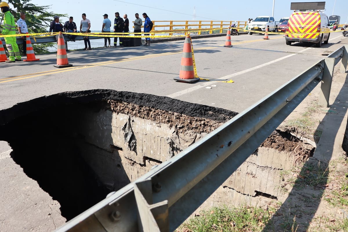 Erosión en un tramo del Puente Guillermo Gaviria Correa, que comunica a Barrancabermeja con Yondó (Antioquia).
Foto: Alcaldía Barrancabermeja.