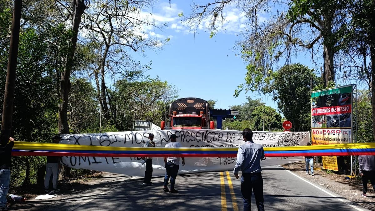 Vía Bogotá - Bucaramanga: bloqueos en peaje de Curití por incumplimientos de Invías | Foto Suministrada