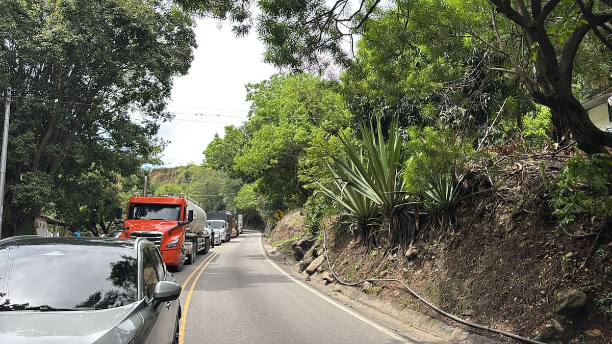 Derrumbe en la vía a San Gil