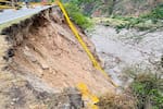 Restringen paso en la vía Bucaramanga-San Gil: la creciente del río Chicamocha erosionó el terreno