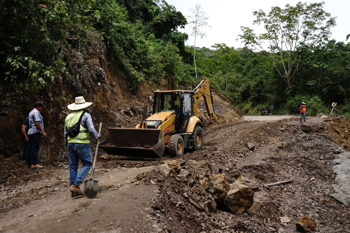 Hundimiento en la vía Bucaramanga - San Vicente.