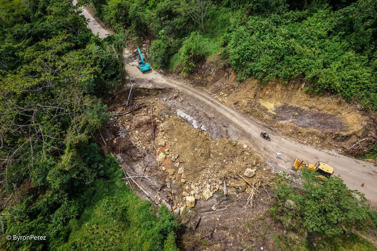 Hundimiento en la vía Bucaramanga - San Vicente.
