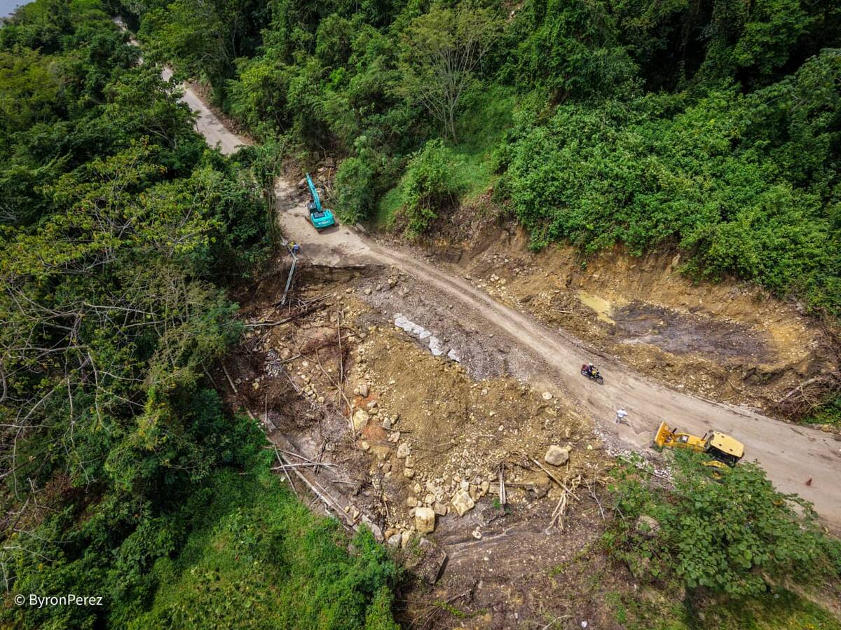 Hundimiento en la vía Bucaramanga - San Vicente.