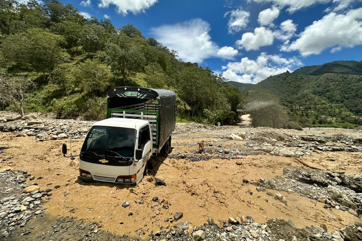 Creciente quebrada La Leona de Onzaga. Mauricio Olaya/Vanguardia.