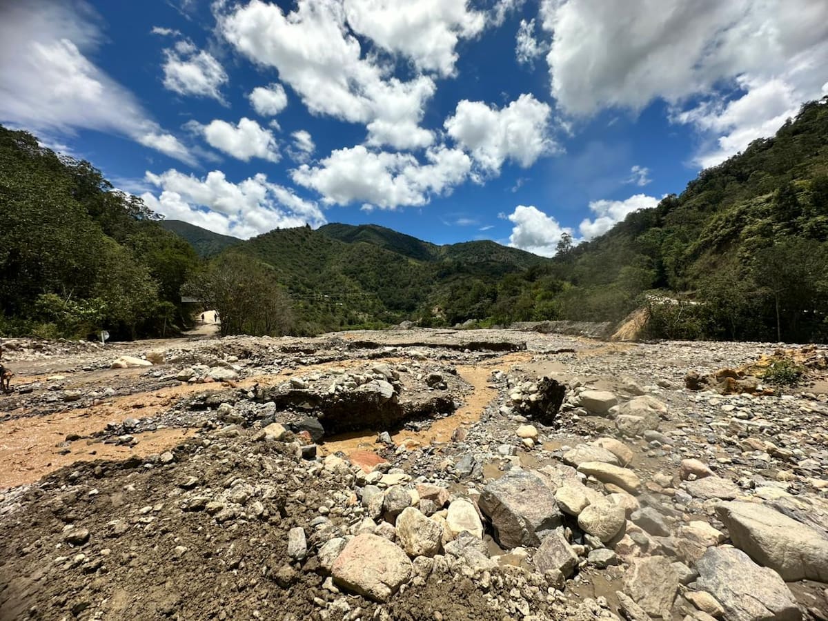 Creciente quebrada La Leona en Onzaga. Mauricio Olaya/Vanguardia
