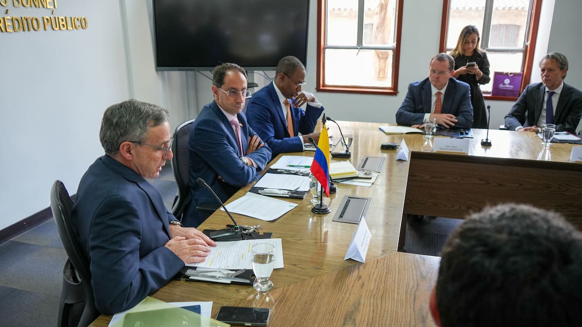 Las conversaciones con el FMI avanzan lideradas por el Vicepresidente José Manuel Restrepo, mientras el Gobierno prepara un plan de ajuste que incluye el presupuesto de 2027 y una denominada Ley de Rescate Económico. Foto: Prensa Vicepresidencia.