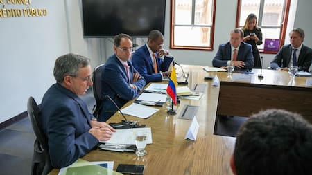 Colombia abre diálogo con el FMI para enfrentar su crisis fiscal y ajustar las cuentas