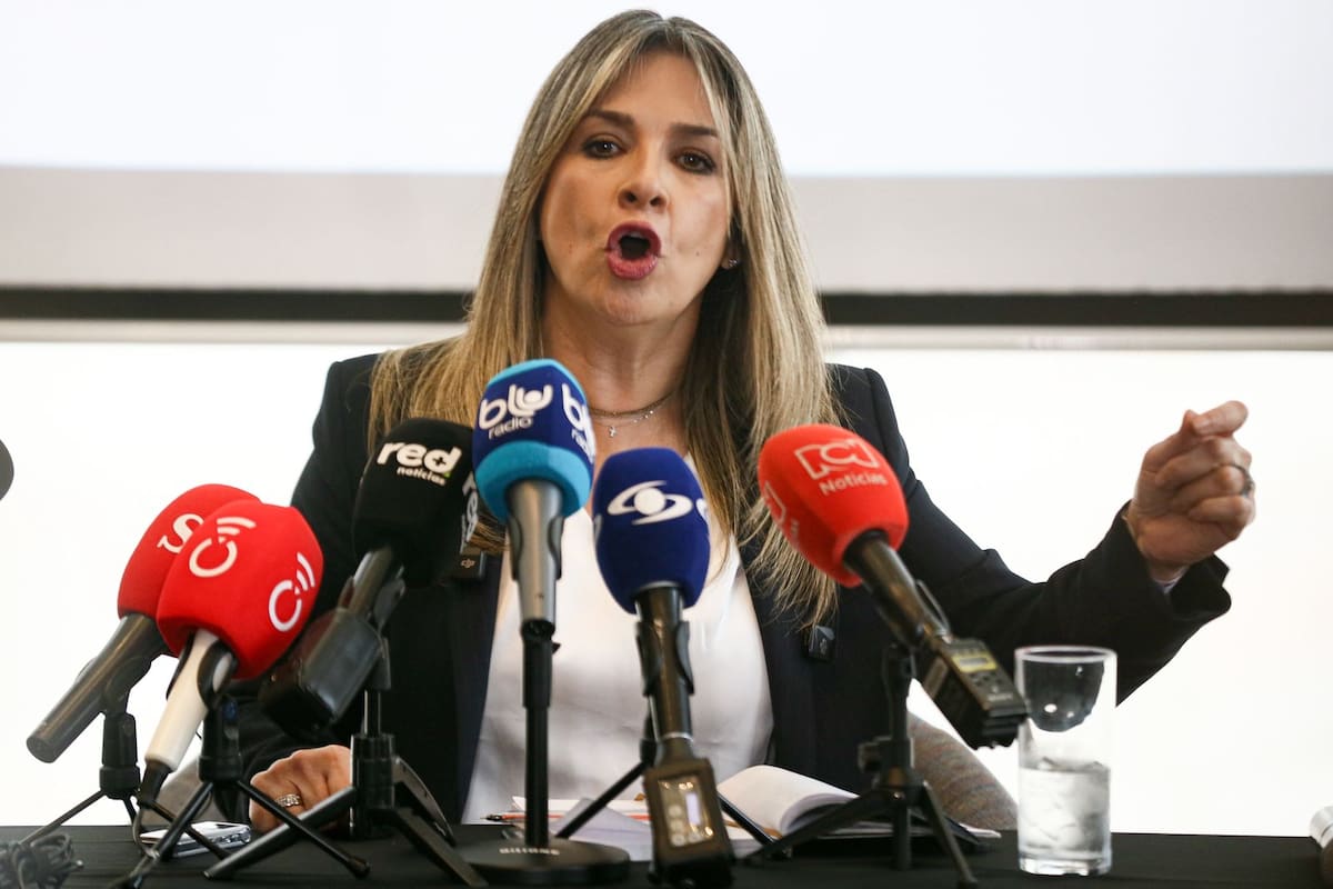 La candidata presidencial presentó la grabación durante una rueda de prensa y aseguró que el material deberá ser verificado por la justicia colombiana y estadounidense.