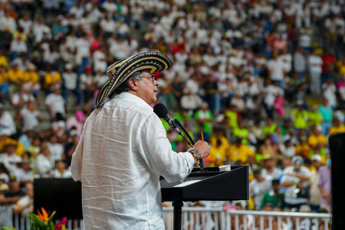 Víctimas cuestionaron encuentro al que asistió Mancuso. Foto: Presidencia
