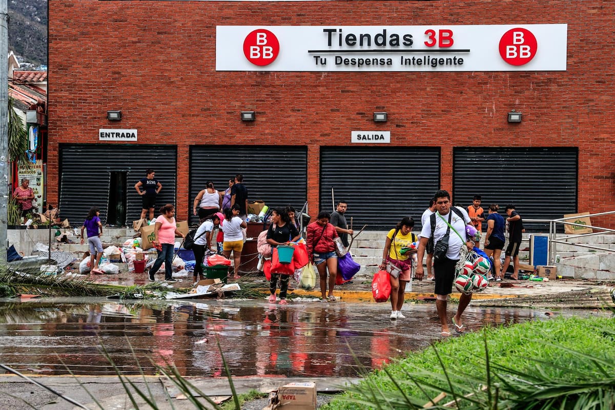 Víctimas tras el paso del huracán Otis por la costa sur del estado de Guerrero da cuenta de 27 personas fallecidas y 4 desaparecidas. EFE/ VANGUARDIA