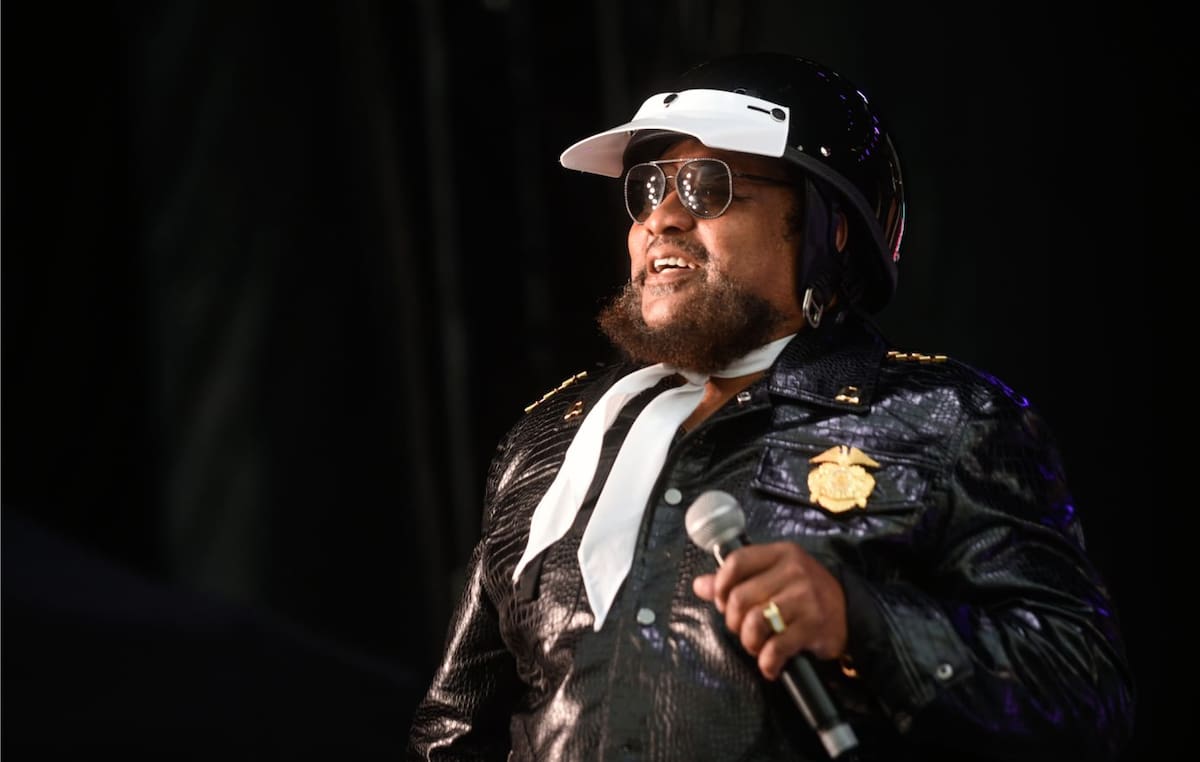 Víctor Willis, la voz principal y el eterno "policía" de Village People, a los 74 años. Su legado con clásicos como 'YMCA' y 'In the Navy' queda grabado para siempre en la cultura popular.