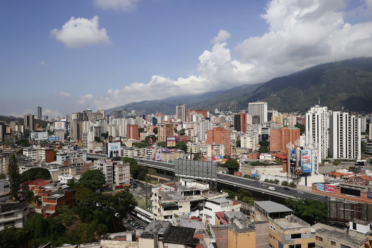 Fotografía de un área de la ciudad este miércoles, en Caracas (Venezuela). EFE/ Ronald Peña R