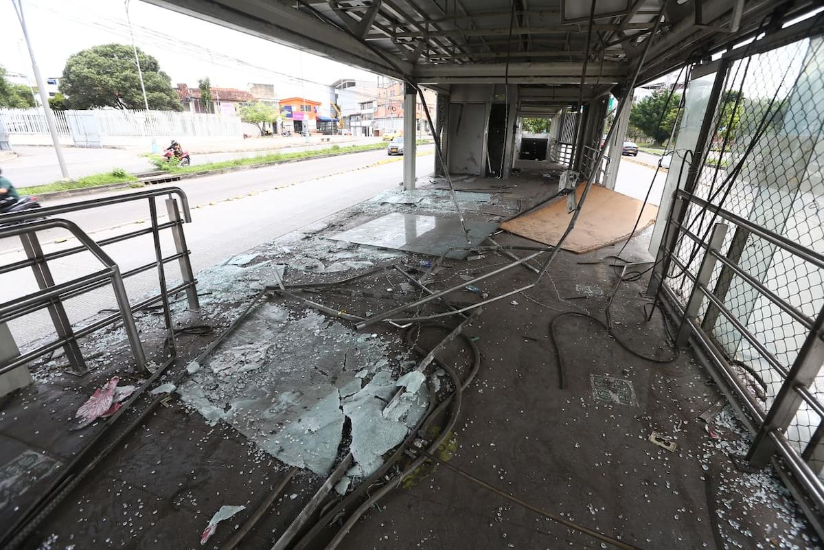 Video: así quedó la estación de Metrolínea Provenza luego de violento acto vandálico