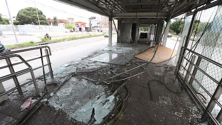 Video: así quedó la estación de Metrolínea Provenza luego de violento acto vandálico