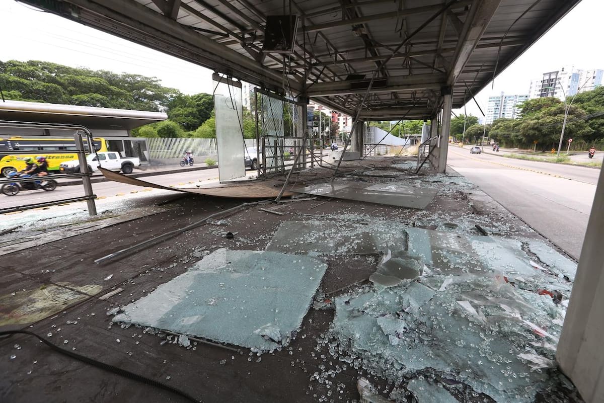 Video: así quedó la estación de Metrolínea Provenza luego de violento acto vandálico. Foto: Jaime Moreno