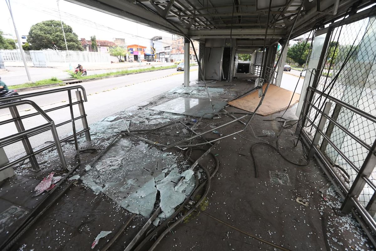 Video: así quedó la estación de Metrolínea Provenza luego de violento acto vandálico. Foto: Jaime Moreno
