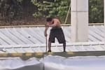 Video captó vandalismo en el Portal de Girón de Metrolínea: hombre habría robado piezas metálicas