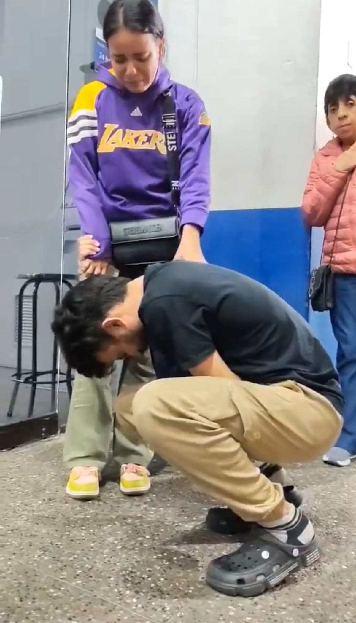 Indignación en Medellín: joven sufre dolor extremo y denuncian que EPS le negó atención.