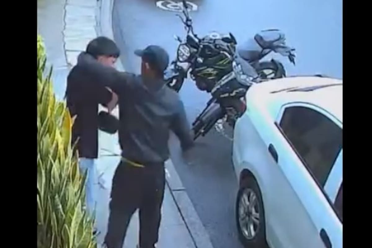 Video: Delincuente armado con cuchillo asaltó a joven en Piedecuesta