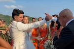 “¡Choca esos cinco!”: El divertido error de un novio que se hizo viral en plena boda