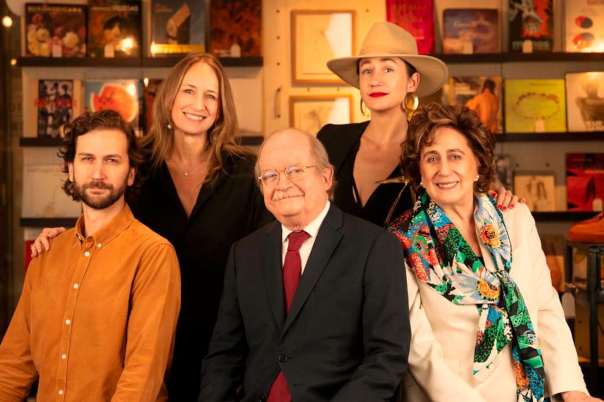 Familia Villegas (de izquierda a derecha): Camilo Villegas, María Villegas, Benjamín Villgas, Laura Villegas y Clara Lucía de Villegas. Villegas Editores es, ante todo, una empresa creadora de libros. Fotos suministradas/VANGUARDIA