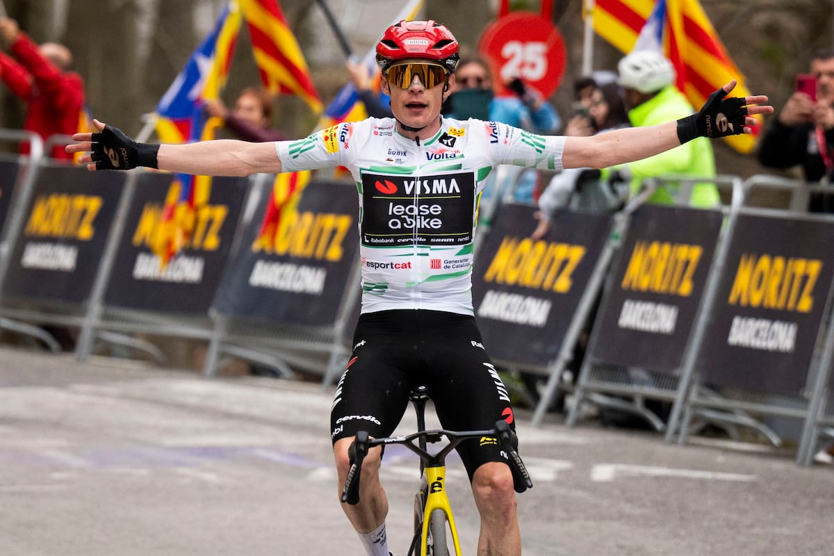 El ciclista danés del Visma-Lease a Bike, Jonas Vingegaard, gana la sexta etapa de la Volta, este sábado en Berga. Las previsiones se cumplieron y el danés completó en el Santuario de Queralt, de primera categoría, el doblete de etapas de montaña de la 105 edición de la Volta Ciclista a Catalunya, que, salvo sorpresa mayúscula, conquistará este domingo en Barcelona. EFE/Siu Wu